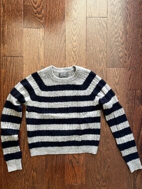 Cashmere crop sweater